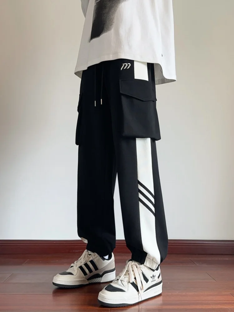 Модные американские ретро-спортивные брюки в полоску с пэчворком, свободного кроя, для мужчин, весна-осень, новые повседневные брюки, рабочая одежда
Модные американские ретро-спортивные брюки в полоску с пэчворком, свободного кроя, для мужчин, весна-осень, новые повседневные брюки, рабочая одежда