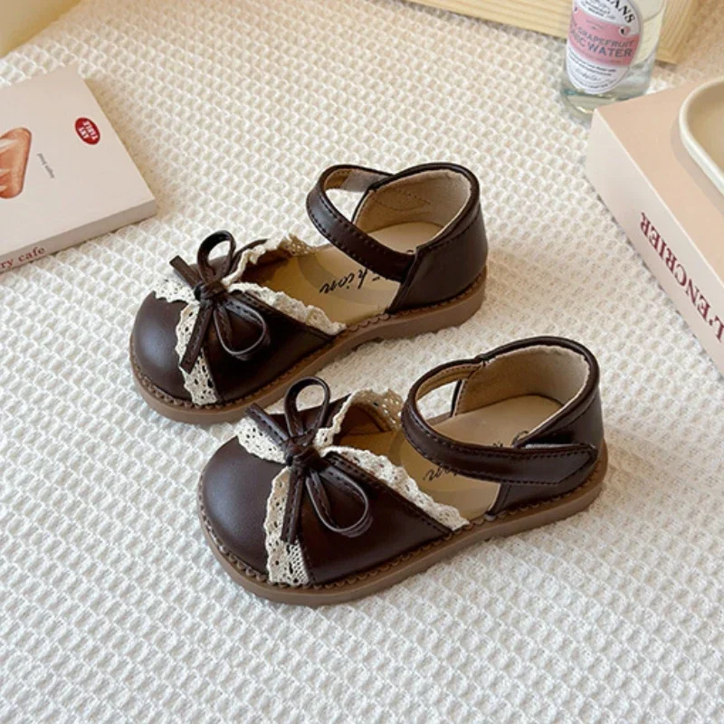 2025 Children Sandals for Girls Summer New Fashion Korean Soft Non-slip Versatile Chic French Style Lace Princess Leather Shoes 
2025 Children Sandals for Girls Summer New Fashion Korean Soft Non-slip Versatile Chic French Style Lace Princess Leather Shoes