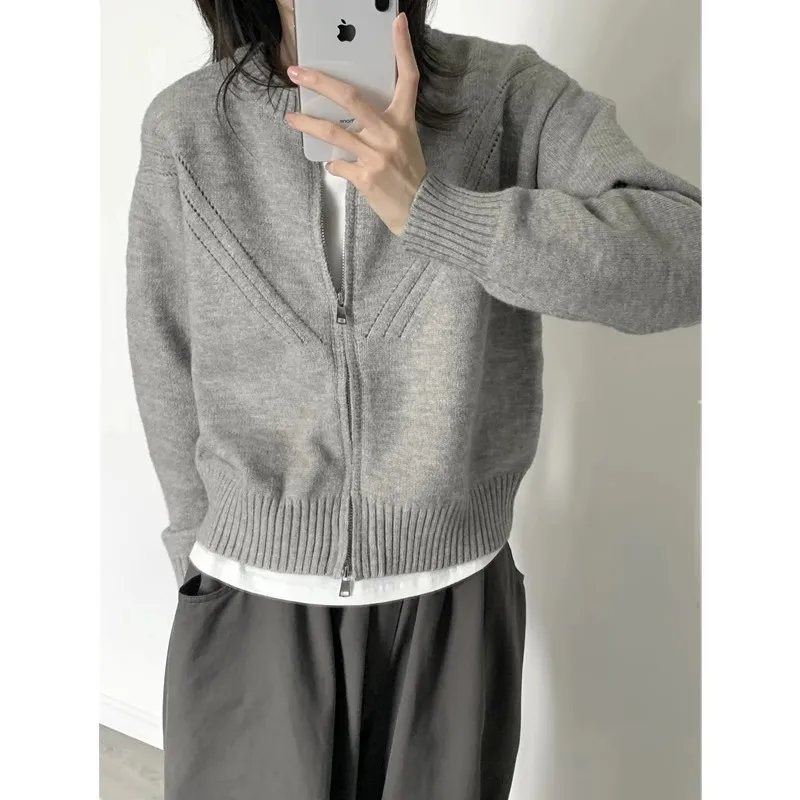 High-end grey retro cashmere knitted zipper cardigan women loose sweater coat with wool autumn and winter
High-end grey retro cashmere knitted zipper cardigan women loose sweater coat with wool autumn and winter