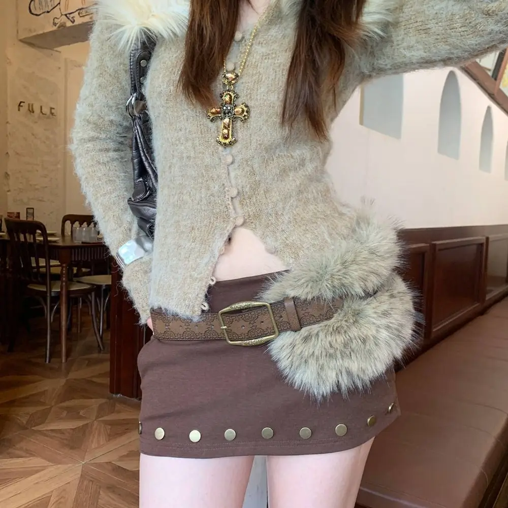 Fashion PU Leather Leather Fur Belt Rivet Spicy Girl Style Plush Belt Retro Versatile Y2K Waistband Daily
Fashion PU Leather Leather Fur Belt Rivet Spicy Girl Style Plush Belt Retro Versatile Y2K Waistband Daily