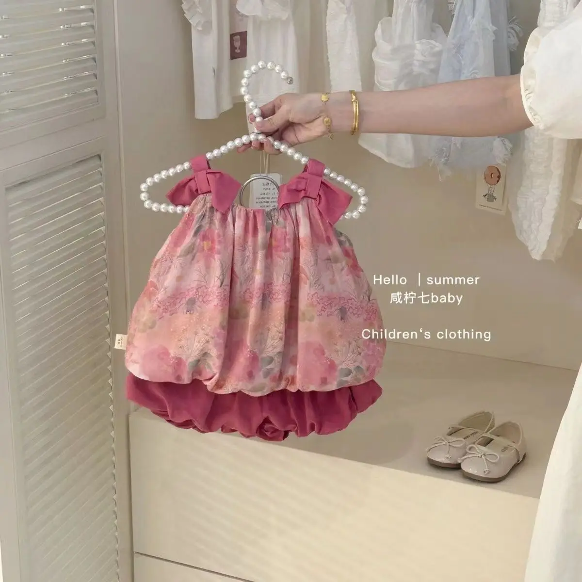 Girls Summer Suit 2025 Summer New Sweet Baby Floral Bow Suspender Bud Shorts Two-piece Set
Girls Summer Suit 2025 Summer New Sweet Baby Floral Bow Suspender Bud Shorts Two-piece Set