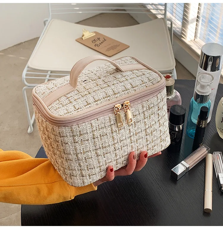 New Large Capacity Cosmetic Bag Portable Girl Makeup Bag Multifunction Travel Toiletries Cosmetic Organizer Case for Brush
New Large Capacity Cosmetic Bag Portable Girl Makeup Bag Multifunction Travel Toiletries Cosmetic Organizer Case for Brush