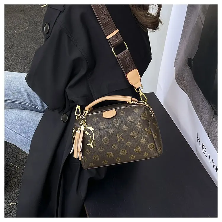 2026 женская белая большая сумка Cloud Dancer, винтажная стеганая сумка через плечо, многосторонняя сумка через плечо из мягкой натуральной кожи
2026 женская белая большая сумка Cloud Dancer, винтажная стеганая сумка через плечо, многосторонняя сумка через плечо из мягкой натуральной кожи