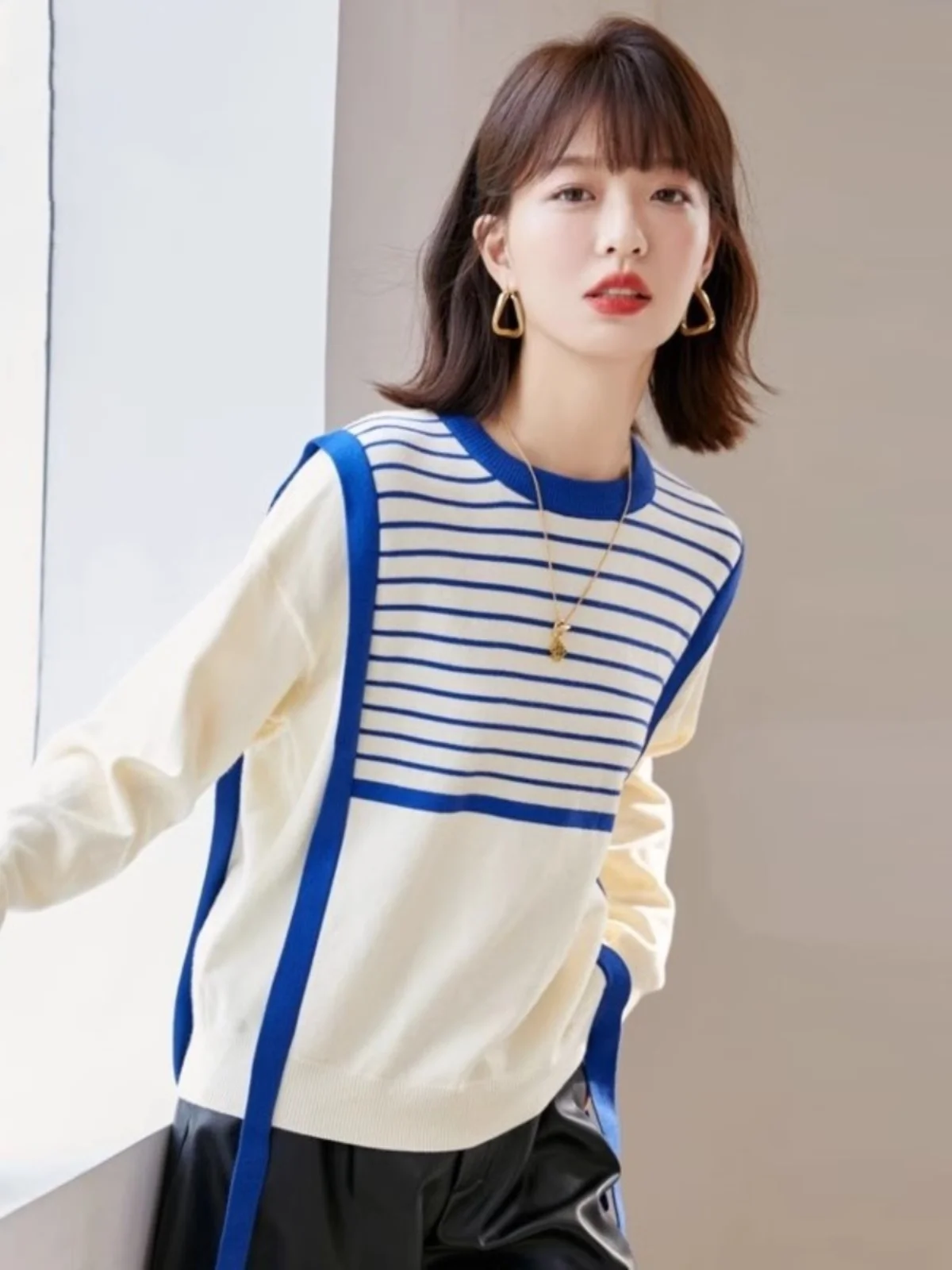 Slim Fit Short Knit Sweater Women's round Neck Color Block Striped Base Layer Shirt Thickened Autumn Winter New Style
Slim Fit Short Knit Sweater Women's round Neck Color Block Striped Base Layer Shirt Thickened Autumn Winter New Style