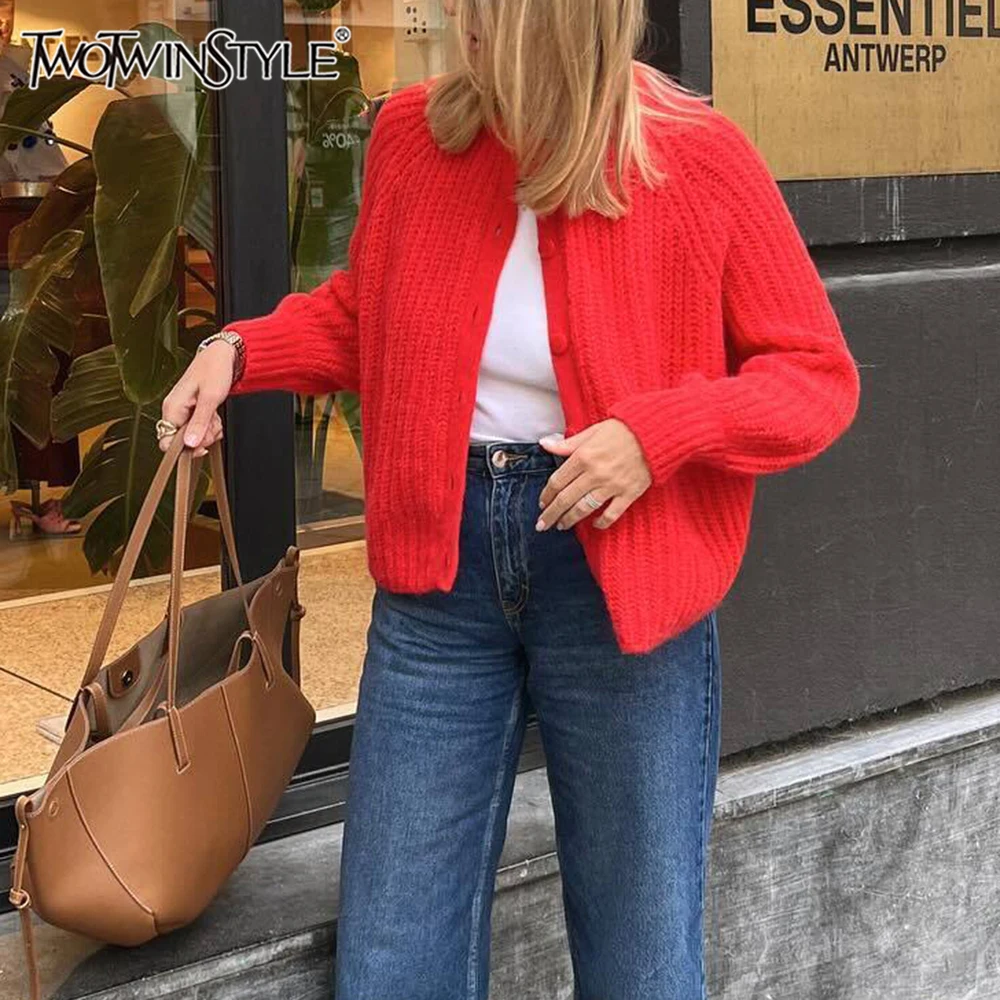 TWOTWINSTYLE однотонные минималистичные вязаные свитера для женщин с круглым вырезом и длинными рукавами в стиле пэчворк, однобортный повседневный женский кардиган
TWOTWINSTYLE однотонные минималистичные вязаные свитера для женщин с круглым вырезом и длинными рукавами в стиле пэчворк, однобортный повседневный женский кардиган