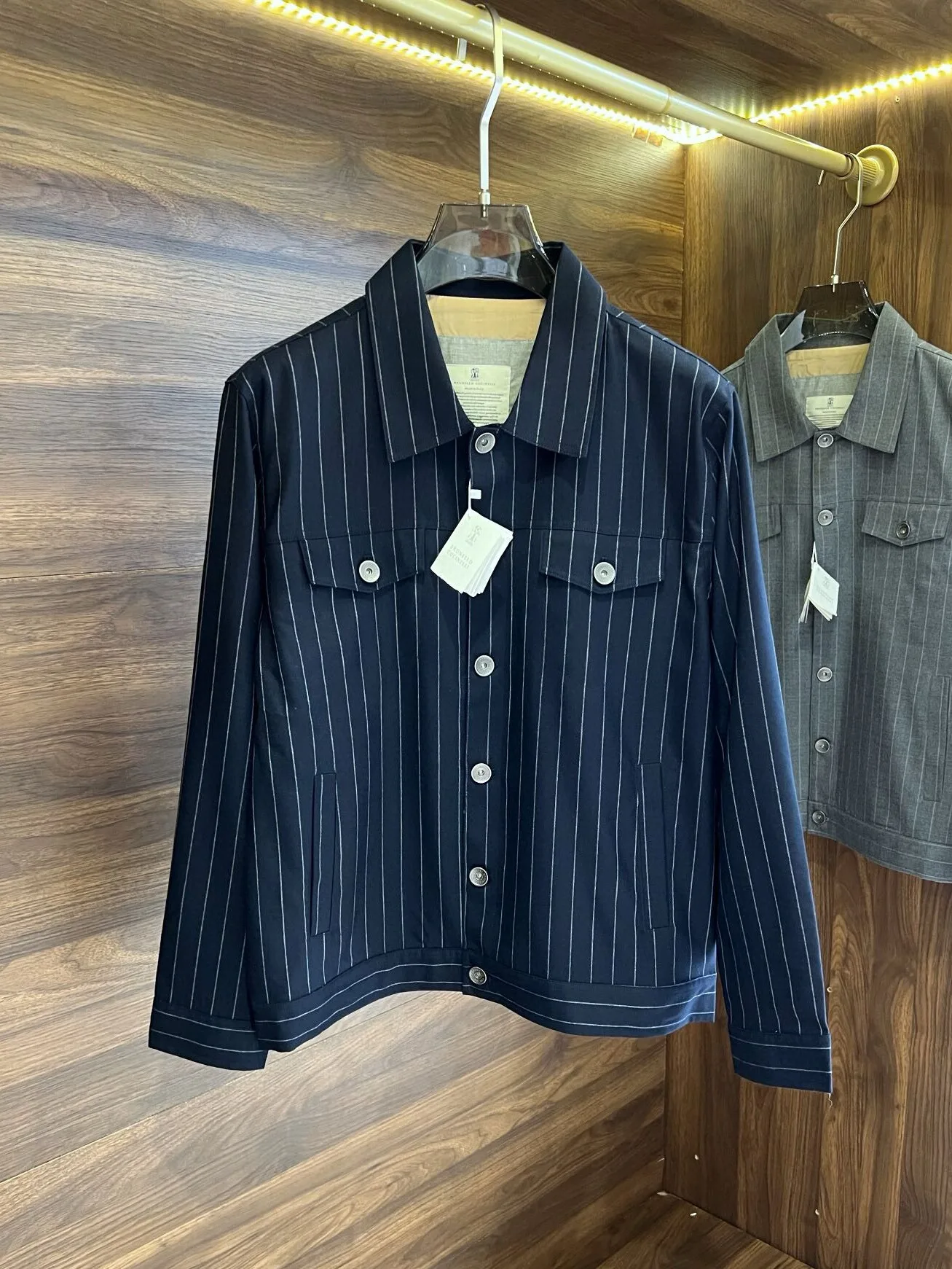 Italy BC old money style men's clothing 24 autumn and winter new wool material striped fashion business casual jacket
Italy BC old money style men's clothing 24 autumn and winter new wool material striped fashion business casual jacket
