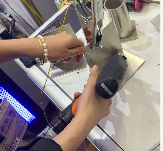 Универсальный ручной лазерный сварочный аппарат и очиститель, комбинированная машина с воздушным охлаждением для нескольких промышленных применений
Универсальный ручной лазерный сварочный аппарат и очиститель, комбинированная машина с воздушным охлаждением для нескольких промышленных применений