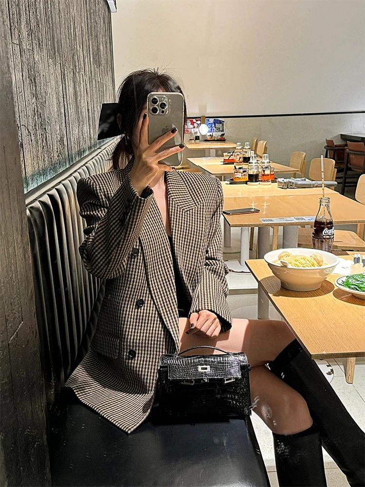 Korean Style Casual Loose Women's Suit Jacket 2026 New Cold Tone High-End Feeling Leisurely Loose Fit Top Button Detail
Korean Style Casual Loose Women's Suit Jacket 2026 New Cold Tone High-End Feeling Leisurely Loose Fit Top Button Detail