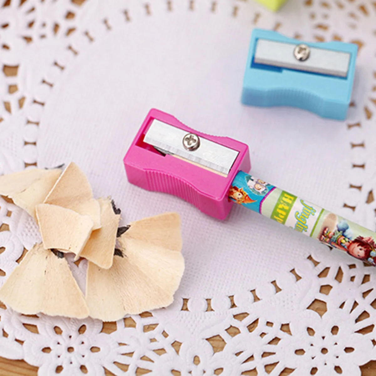 72Pcs Handheld Plastic Pencil Sharpener Mini Manual Colorful Portable for Kids Stationery Supplies Pencil Sharpener
72Pcs Handheld Plastic Pencil Sharpener Mini Manual Colorful Portable for Kids Stationery Supplies Pencil Sharpener