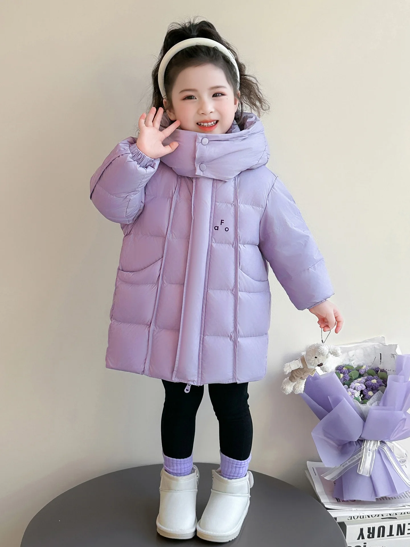 Зимняя пуховая куртка для девочек, белая, с капюшоном, теплая, средней длины, модная верхняя одежда для девочек, в стиле принцессы
Зимняя пуховая куртка для девочек, белая, с капюшоном, теплая, средней длины, модная верхняя одежда для девочек, в стиле принцессы