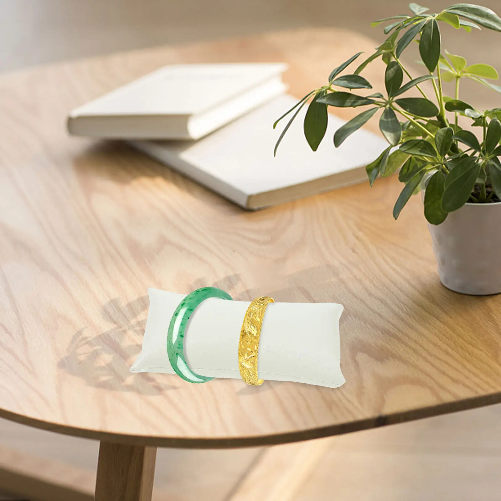 Подушка-подставка для часов прямоугольная, удобная, мягкая, для демонстрации часов и браслетов, классическая подушка для демонстрации ювелирных изделий на столе
Подушка-подставка для часов прямоугольная, удобная, мягкая, для демонстрации часов и браслетов, классическая подушка для демонстрации ювелирных изделий на столе