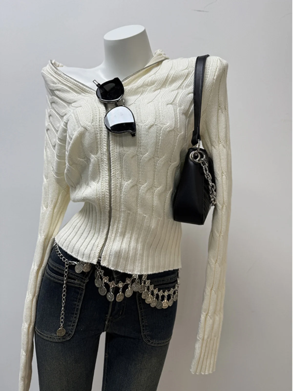 Soft Cozy Knitted Open Cardigan Coat for Women Autumn Winter Twist Knit Collar Fem Faionable Slim Fit Cotton Blend Sweater
Soft Cozy Knitted Open Cardigan Coat for Women Autumn Winter Twist Knit Collar Fem Faionable Slim Fit Cotton Blend Sweater