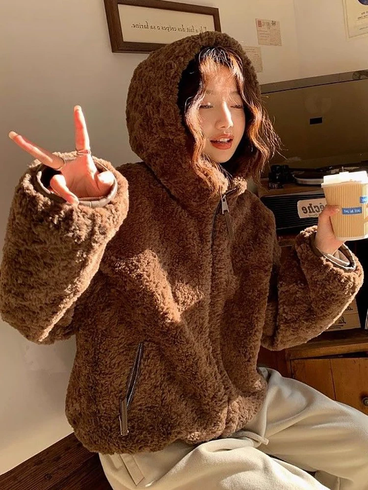 Женская утепленная куртка из овечьей шерсти с капюшоном, осенне-зимняя, модная, трендовая, для студентов, маленький размер, милая, в стиле кэжуал, верхняя одежда
Женская утепленная куртка из овечьей шерсти с капюшоном, осенне-зимняя, модная, трендовая, для студентов, маленький размер, милая, в стиле кэжуал, верхняя одежда