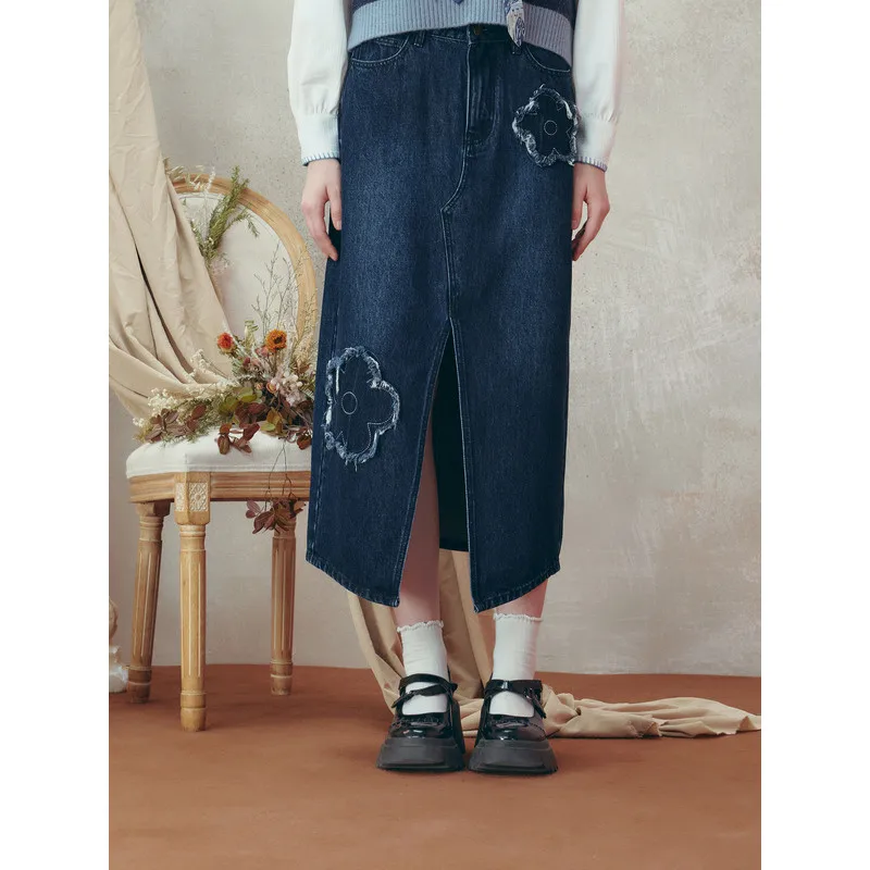 Raw-Hem Floral Denim Midi Skirt with Slit
Raw-Hem Floral Denim Midi Skirt with Slit
