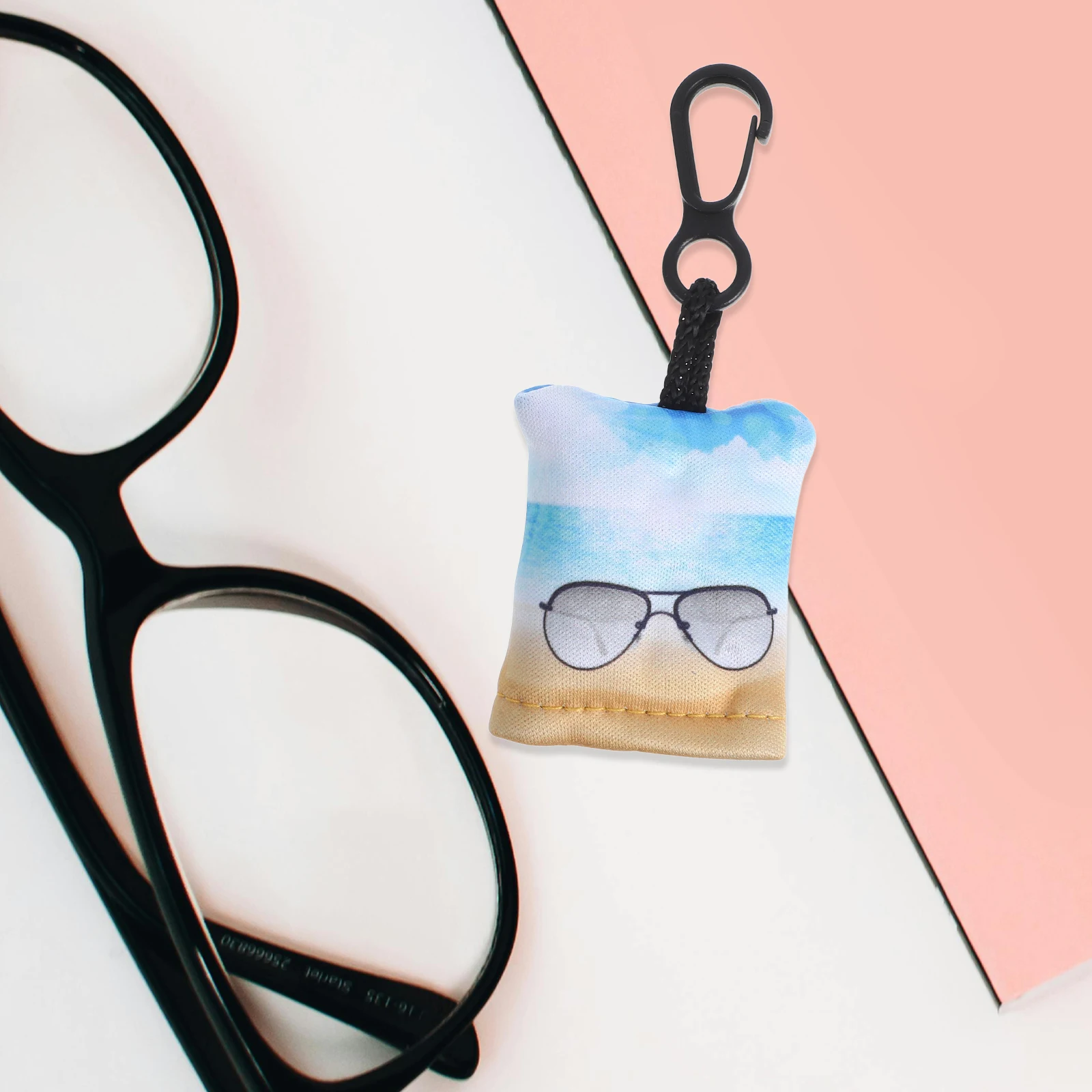 Glasses Cleaning Keychain Eyewear Cloth Soft Material Lens Wipes Multifunctional Travel Portable Reusable Cloth For Glasses
Glasses Cleaning Keychain Eyewear Cloth Soft Material Lens Wipes Multifunctional Travel Portable Reusable Cloth For Glasses