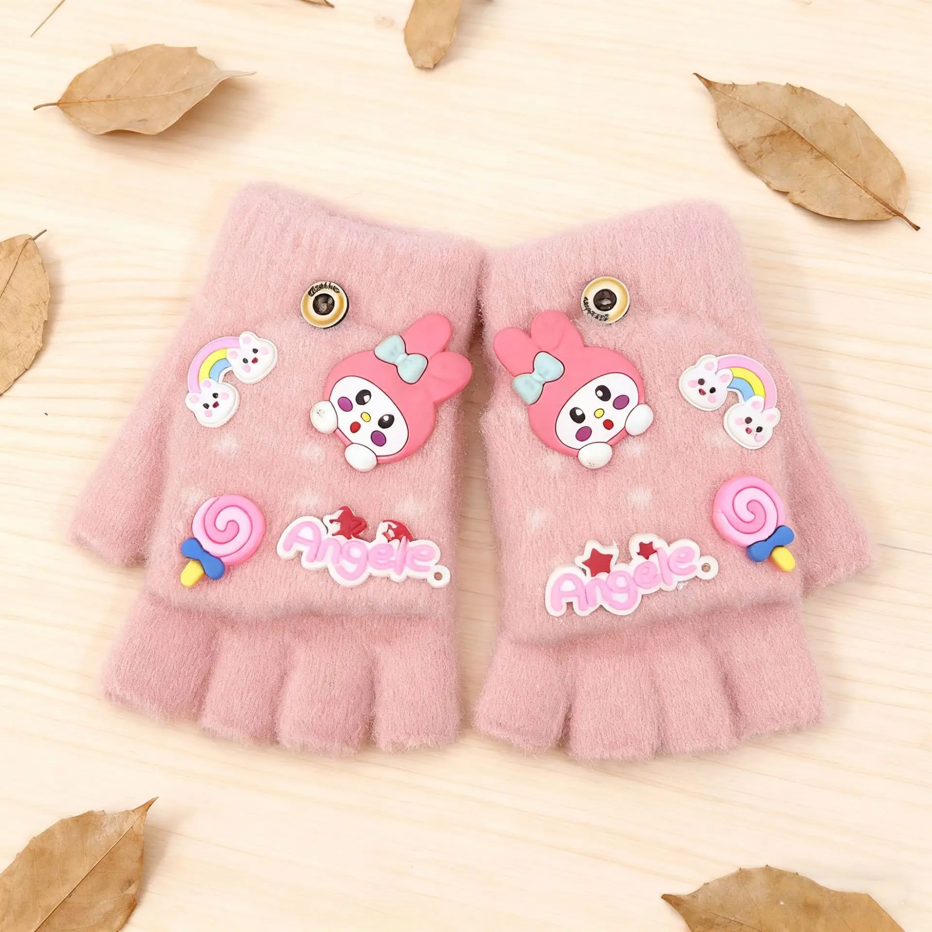 Для перчаток Kuromi - новый стиль, зимняя и осенняя коллекция, откидной чехол на половину пальца, теплый и защитный подарок для детей.
Для перчаток Kuromi - новый стиль, зимняя и осенняя коллекция, откидной чехол на половину пальца, теплый и защитный подарок для детей.