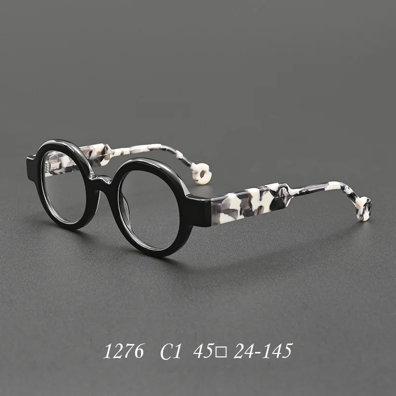 Fashionable and unique eyeglass frames with a retro and artistic style, targeting a niche market. Round, thick and sturdy frames
Fashionable and unique eyeglass frames with a retro and artistic style, targeting a niche market. Round, thick and sturdy frames