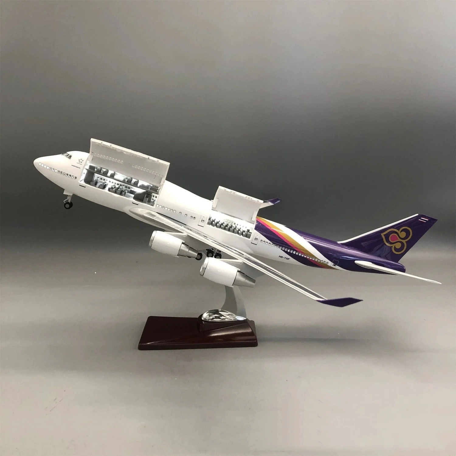 47cm Scale Airplanes B747 Thai Airways Model Aircraft Diecast Resin With Lights Opened Cabin Door Boys Toys Hobby Souvenir Gift
47cm Scale Airplanes B747 Thai Airways Model Aircraft Diecast Resin With Lights Opened Cabin Door Boys Toys Hobby Souvenir Gift