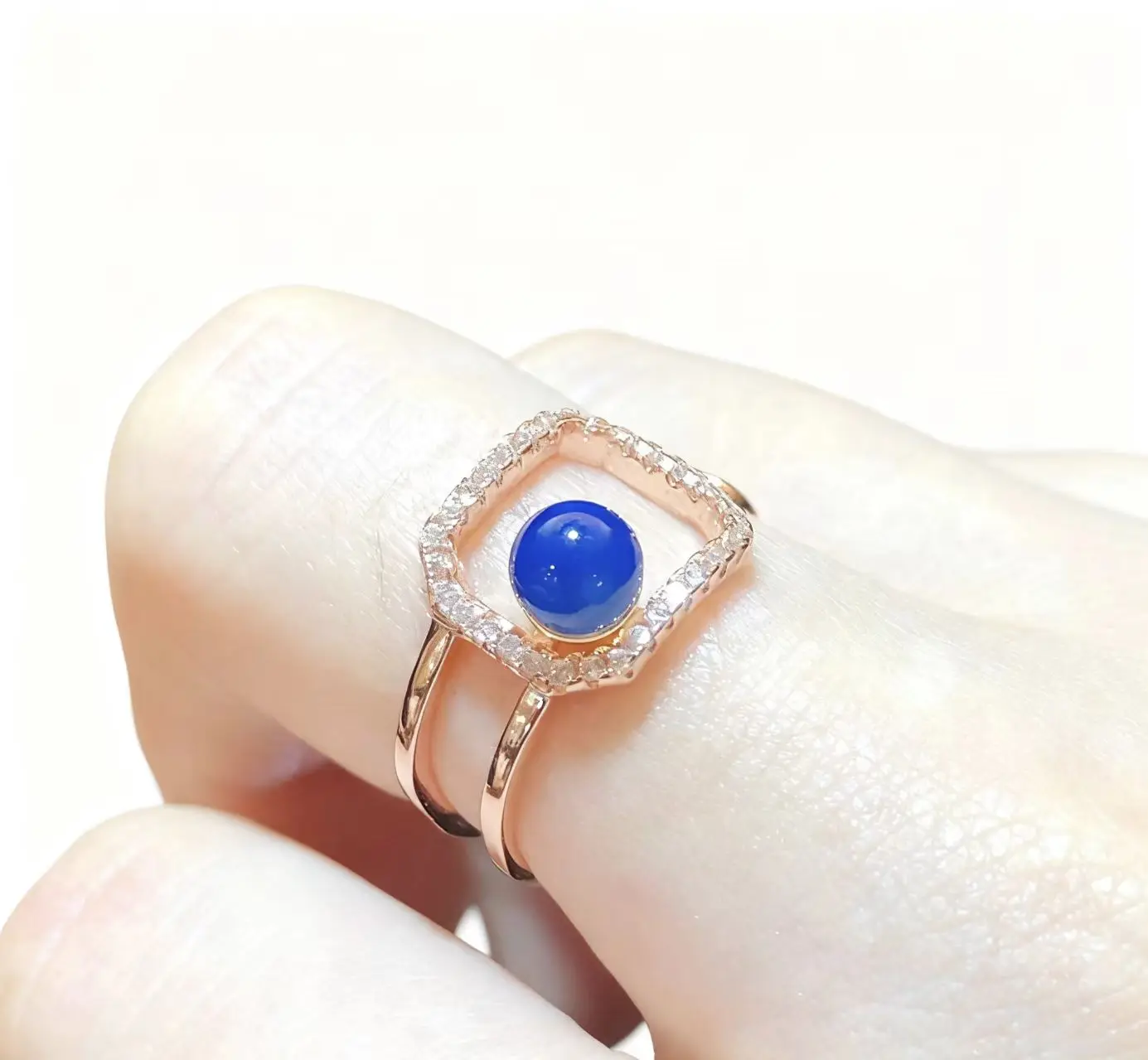 Регулируемое кольцо с синим янтарем для женщин, стерлинговое серебро, розовое золото, квадратный полый бриллиант, подарок для нее, ювелирные изделия для любви на День святого Валентина
Регулируемое кольцо с синим янтарем для женщин, стерлинговое серебро, розовое золото, квадратный полый бриллиант, подарок для нее, ювелирные изделия для любви на День святого Валентина