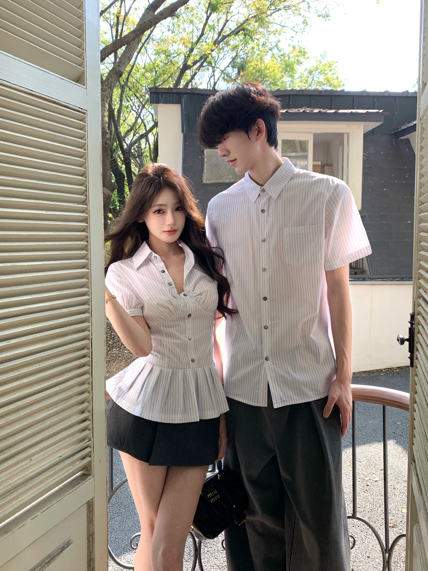 Unique Design Couple Matching Short Sleeve Striped Shirt V-Neck Waist-Cinching Belted One Long One Short French Style Shirt
Unique Design Couple Matching Short Sleeve Striped Shirt V-Neck Waist-Cinching Belted One Long One Short French Style Shirt