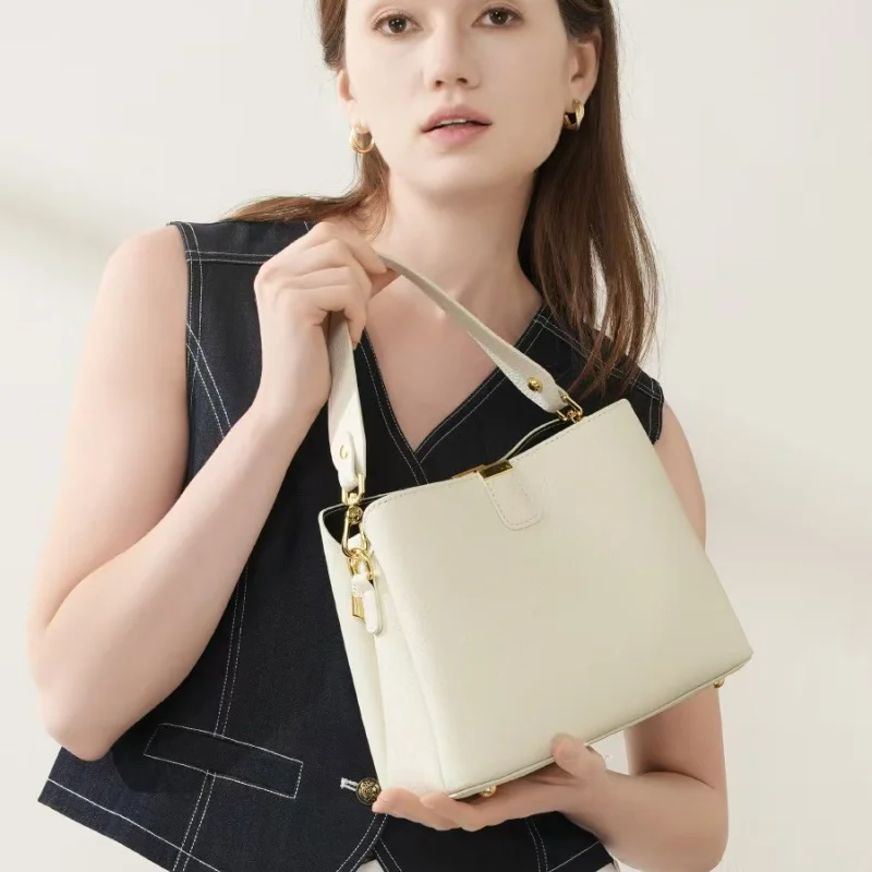 100% Cow Genuine Leather Bucket Shoulder Crossbody Bags for Women Luxury Designer Wide Strap Tote Ladies Handbags
100% Cow Genuine Leather Bucket Shoulder Crossbody Bags for Women Luxury Designer Wide Strap Tote Ladies Handbags