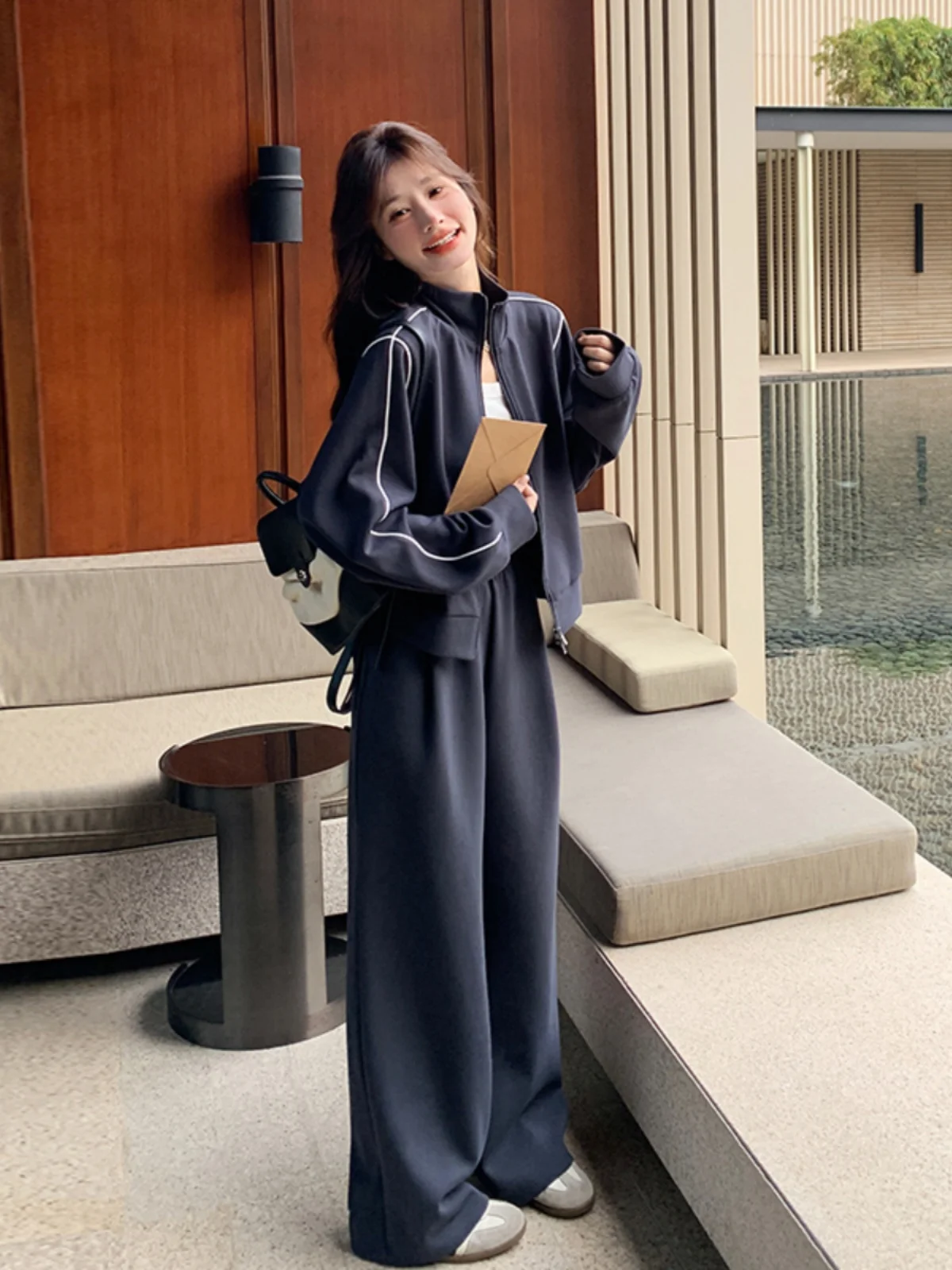 Casual Spor Open Cardigan Sweatirt Set Women Spring Autumn 2026 New College Sle Versatile Wide Leg Pants Two Piece Set
Casual Spor Open Cardigan Sweatirt Set Women Spring Autumn 2026 New College Sle Versatile Wide Leg Pants Two Piece Set