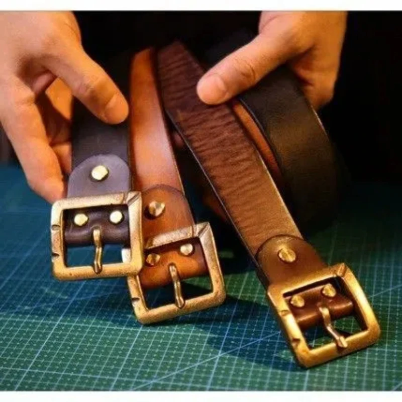 Новый ремень ручной работы в стиле ретро, мужской универсальный повседневный ремень из чистой латуни, японская пряжка из натуральной яловой кожи, модный дизайн, роскошные ремни
Новый ремень ручной работы в стиле ретро, мужской универсальный повседневный ремень из чистой латуни, японская пряжка из натуральной яловой кожи, модный дизайн, роскошные ремни