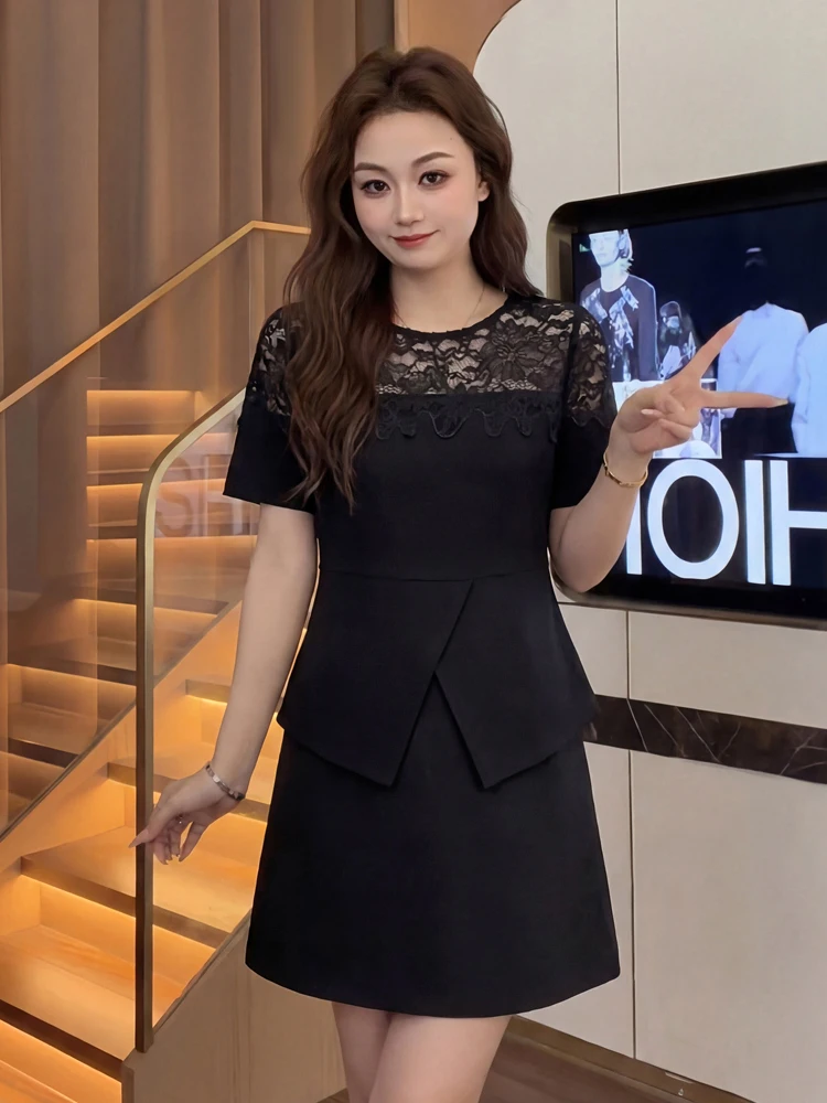 Черный кружевной комплект с коротким рукавом: юбка-миди и топ для женщин больших размеров, стильный летний комплект для повседневной носки, новинка моды.
Черный кружевной комплект с коротким рукавом: юбка-миди и топ для женщин больших размеров, стильный летний комплект для повседневной носки, новинка моды.