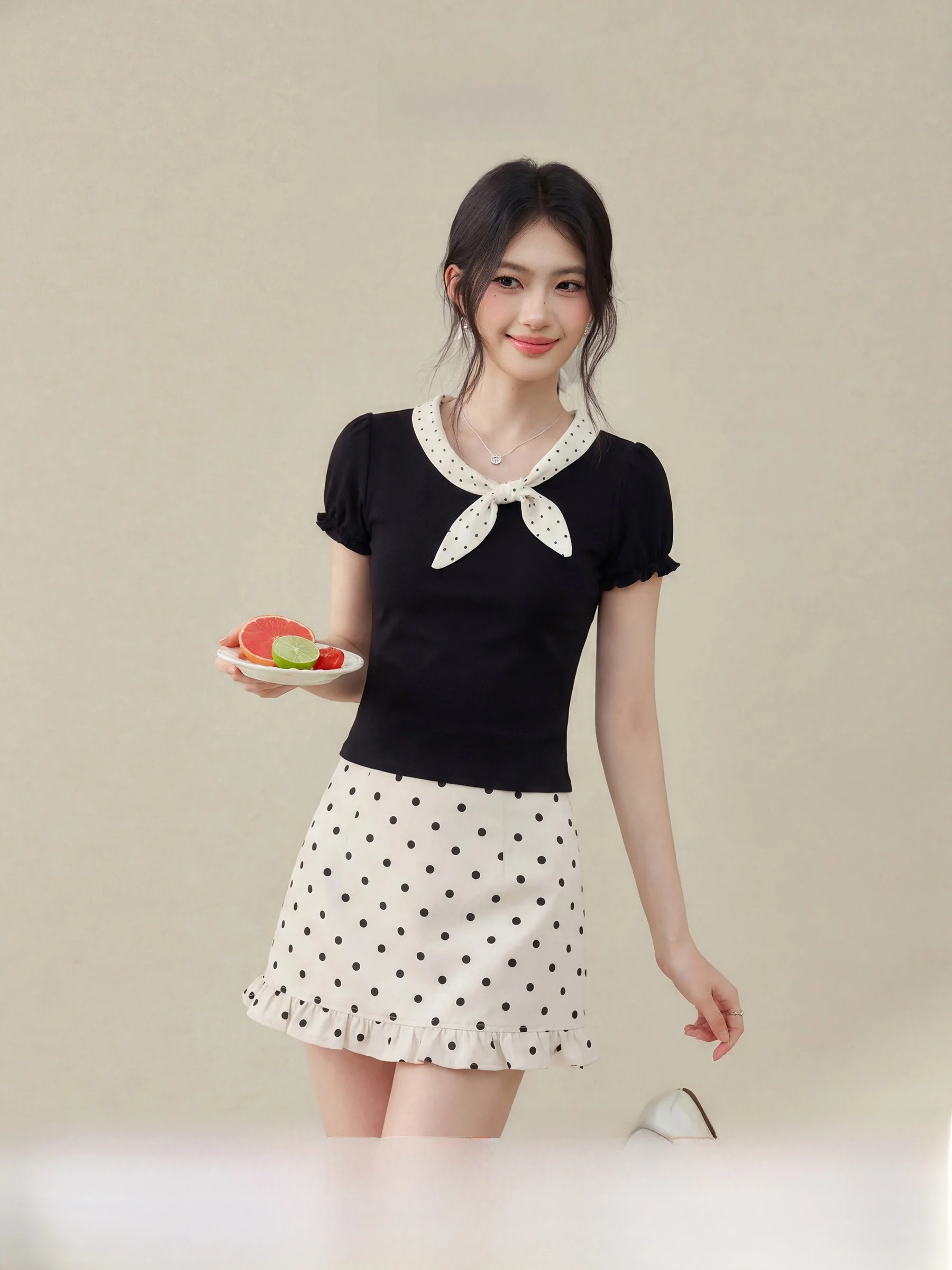 Black Polka Dot Bow Tie Bubble Sleeve Short T-Shirt Women's Slim Fit Summer Top Sweet Style 《 》
Black Polka Dot Bow Tie Bubble Sleeve Short T-Shirt Women's Slim Fit Summer Top Sweet Style 《 》