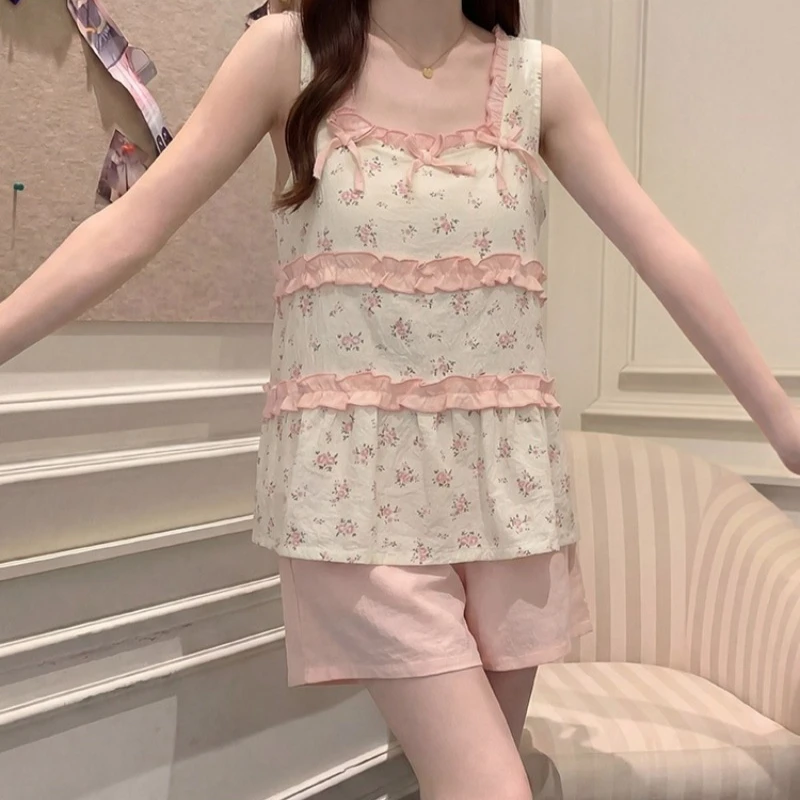 2026 Summer New Cloud Cotton Suspender Shorts Suit Pajamas for Women with Chest Pads Sweet Floral Home Clothes Пижама
2026 Summer New Cloud Cotton Suspender Shorts Suit Pajamas for Women with Chest Pads Sweet Floral Home Clothes Пижама