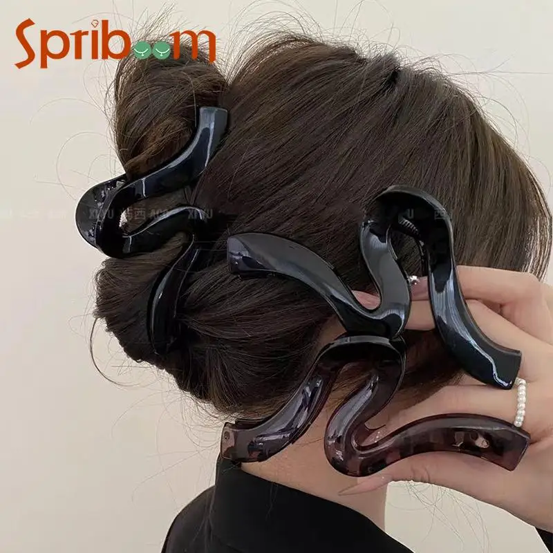 Black Wave Hair Clips for Women 2024 New Trendy Geometric Hair Claw Clip Korean Hair Accessories Fashion Headwear Large Hairpin
Black Wave Hair Clips for Women 2024 New Trendy Geometric Hair Claw Clip Korean Hair Accessories Fashion Headwear Large Hairpin
