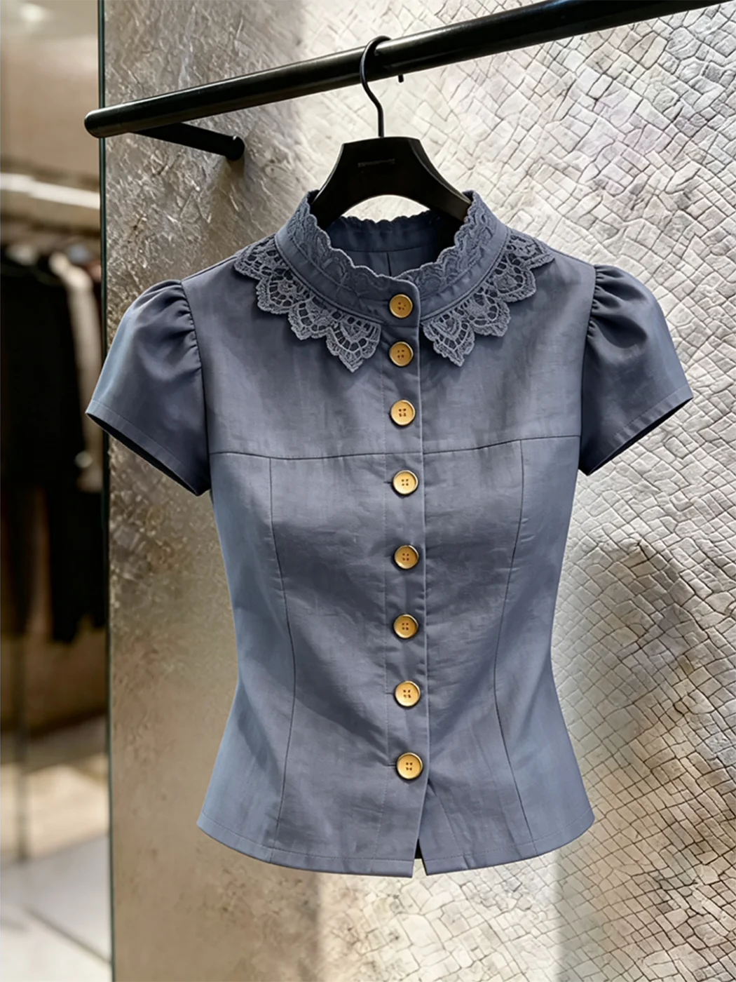 French Style Lace Trimmed Short Sleeve Shirt Women's Unique Beautiful Single Button Unique Floral Print Slim Fit Summer Shirt
French Style Lace Trimmed Short Sleeve Shirt Women's Unique Beautiful Single Button Unique Floral Print Slim Fit Summer Shirt