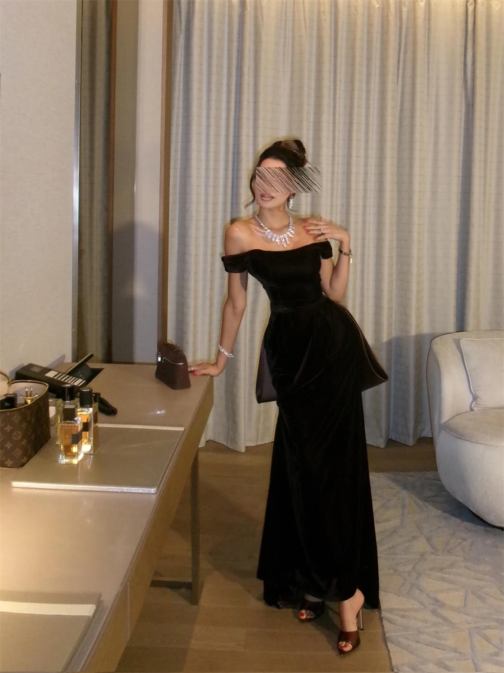 Черные велюровые вечерние платья высокого качества по индивидуальному заказу, темпераментное платье для выпускного вечера с открытыми плечами, роскошное платье Vestido De Festa
Черные велюровые вечерние платья высокого качества по индивидуальному заказу, темпераментное платье для выпускного вечера с открытыми плечами, роскошное платье Vestido De Festa