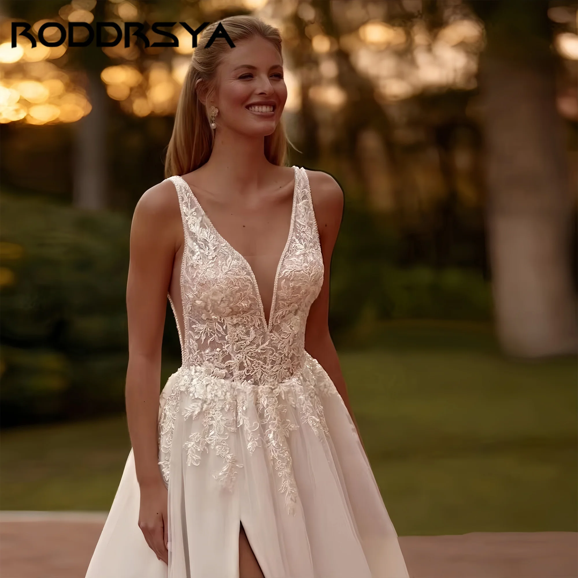Vintage Wedding Dresses A Line Tulle Tiered Bridal Gowns Lace Appliques Deep V Neck Robes Charming Vestidos De Novia Customized
Vintage Wedding Dresses A Line Tulle Tiered Bridal Gowns Lace Appliques Deep V Neck Robes Charming Vestidos De Novia Customized