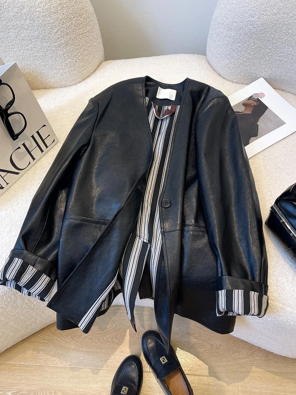 Retro Short Leather Jacket Women's Spring 2026 Fashion Elegant Personality PU Coat Versatile Biker Jacket Top
Retro Short Leather Jacket Women's Spring 2026 Fashion Elegant Personality PU Coat Versatile Biker Jacket Top