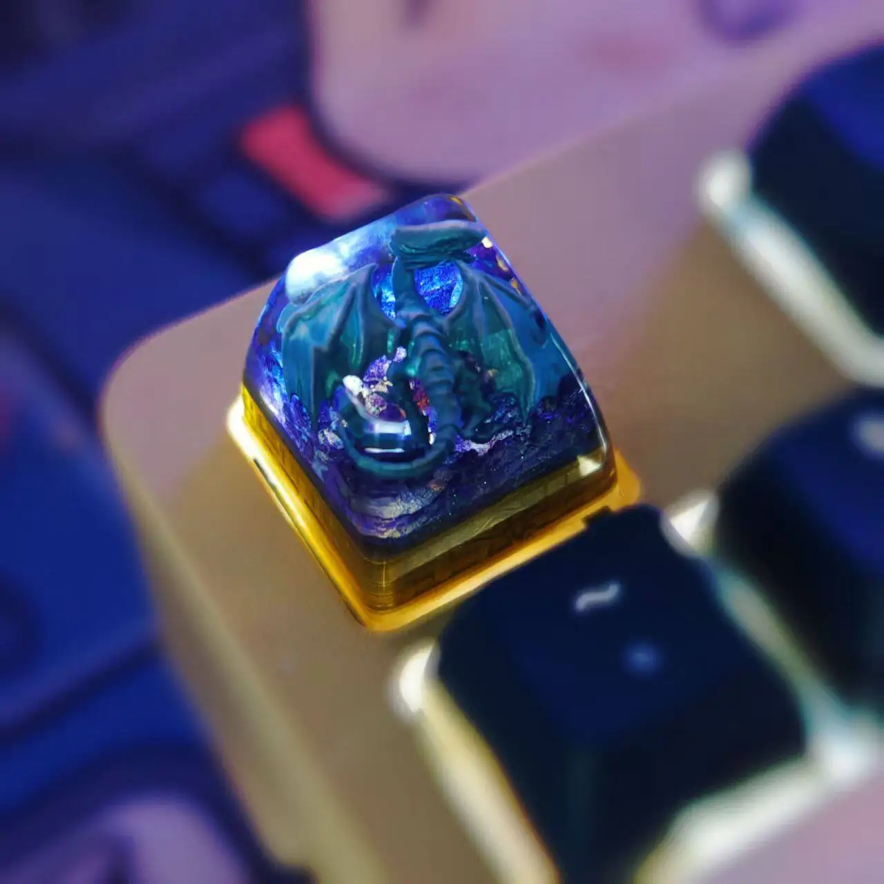 Mechanical keyboard keycaps blue eyed white dragon translucent resin drip glue keycaps boys' birthday gift game
Mechanical keyboard keycaps blue eyed white dragon translucent resin drip glue keycaps boys' birthday gift game