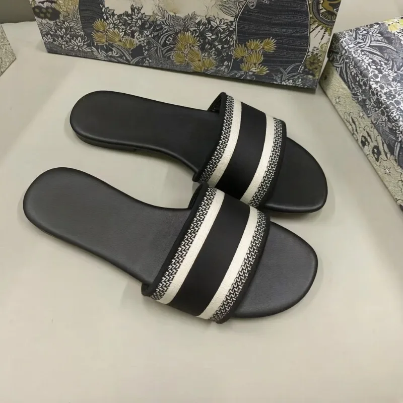 Women's Jacquard Embroidered Flat Sandals, Classic One-Band Slides, Comfortable Casual Slippers for Home & Outdoor
Women's Jacquard Embroidered Flat Sandals, Classic One-Band Slides, Comfortable Casual Slippers for Home & Outdoor