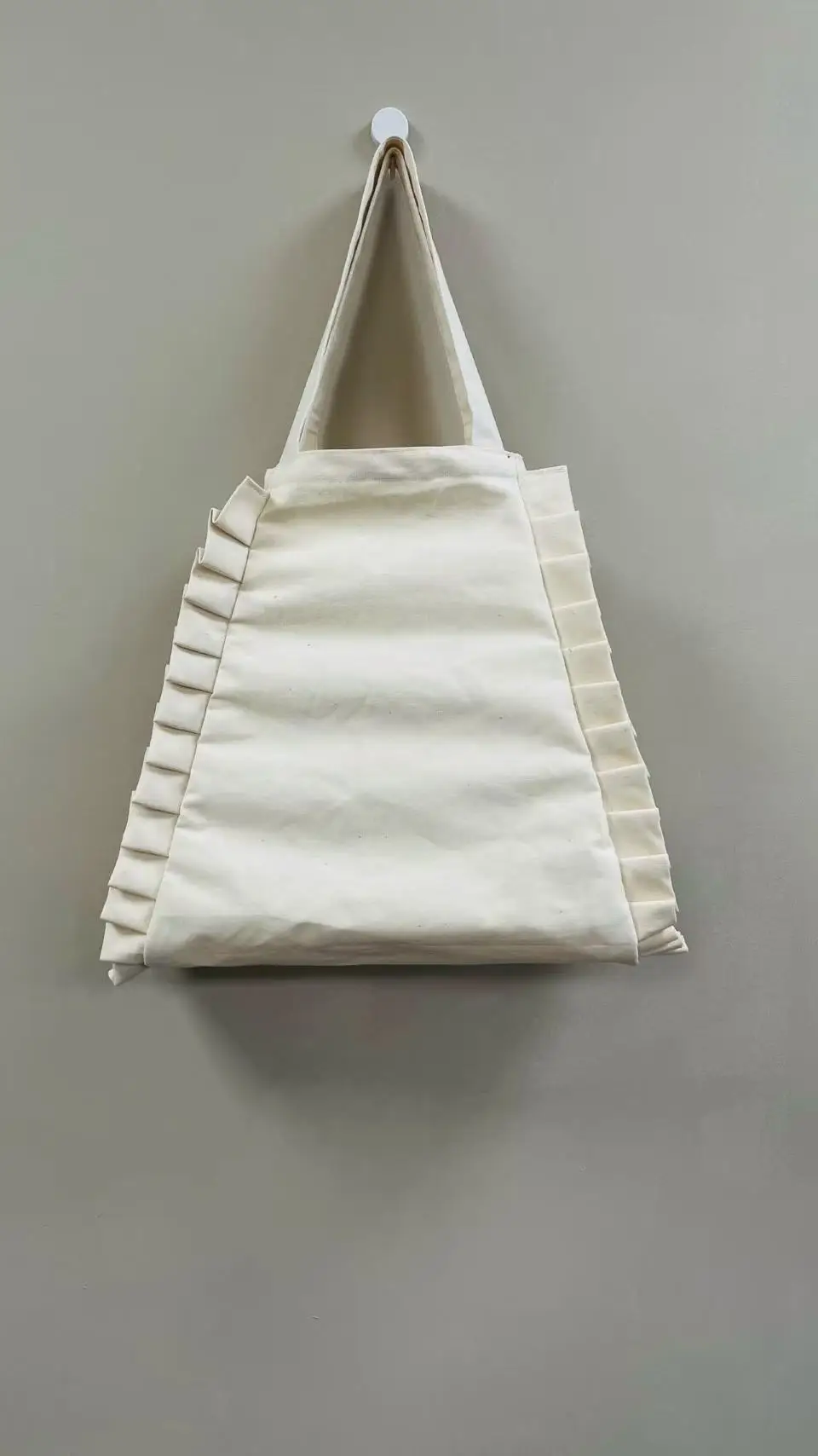 Canvas Beige color Shopping Bag Ruffles Tote Bag
Canvas Beige color Shopping Bag Ruffles Tote Bag