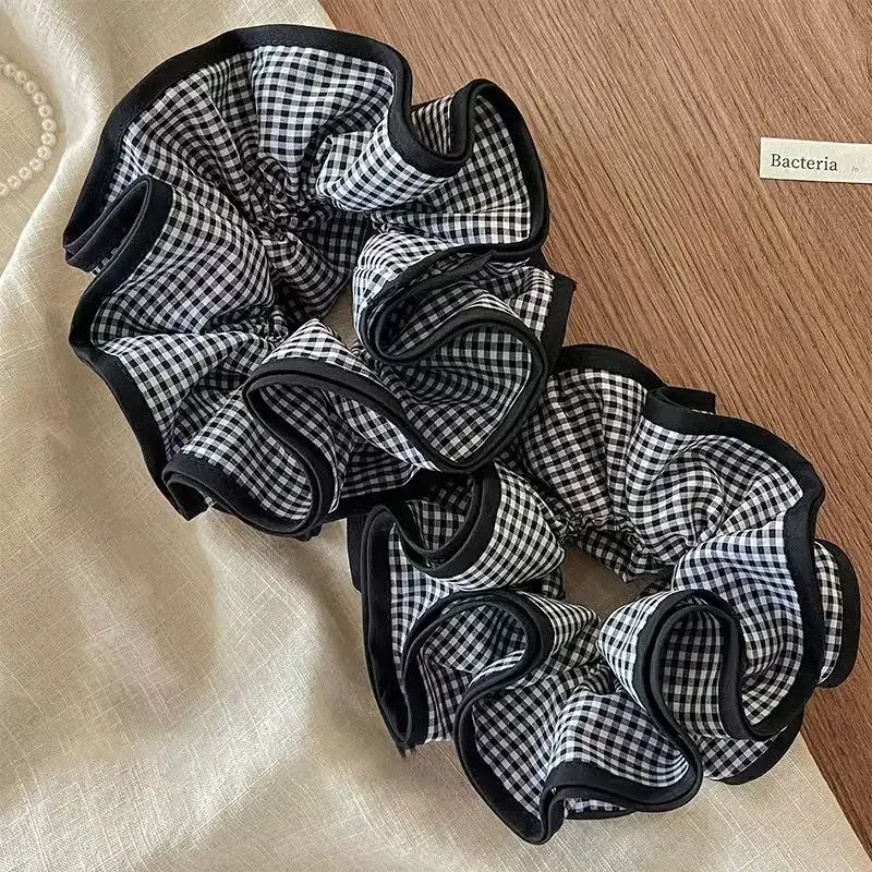 1pc Retro Fashion Black and White Checkered Large Intestine Hair Tie, Ins Sweet Pleated Oversized Flower Bud Hair Band Hair Tie
1pc Retro Fashion Black and White Checkered Large Intestine Hair Tie, Ins Sweet Pleated Oversized Flower Bud Hair Band Hair Tie