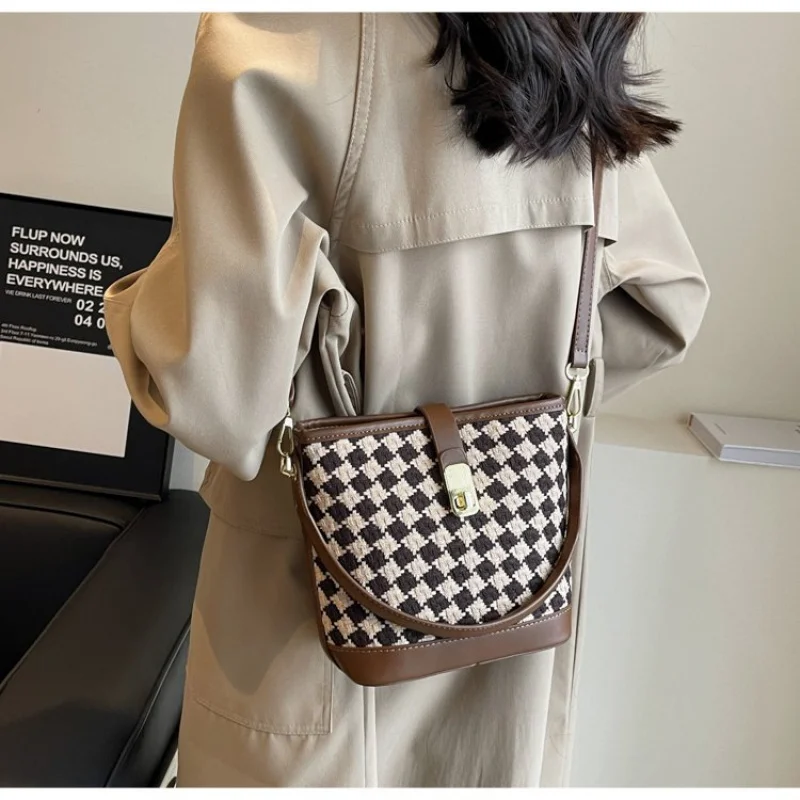 Женская милая сумка через плечо в стиле слинга, милый девчачий дизайн, модная для прогулок по магазинам
Женская милая сумка через плечо в стиле слинга, милый девчачий дизайн, модная для прогулок по магазинам