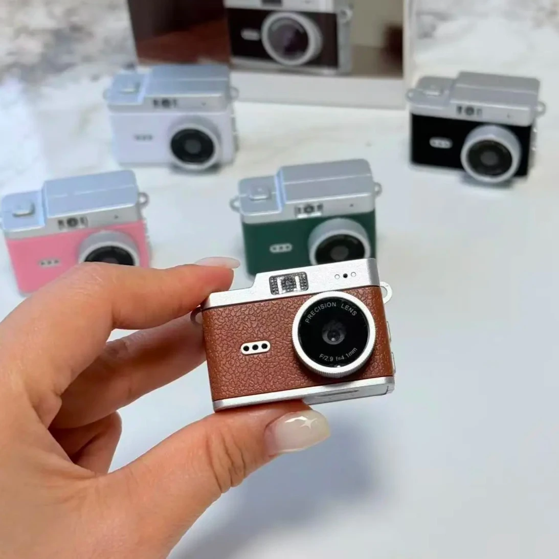 Thumb Mini Camera Vintage Compact Camera Fashion Accessory Bag Keychain Pendant with 8GB Memory Card
Thumb Mini Camera Vintage Compact Camera Fashion Accessory Bag Keychain Pendant with 8GB Memory Card