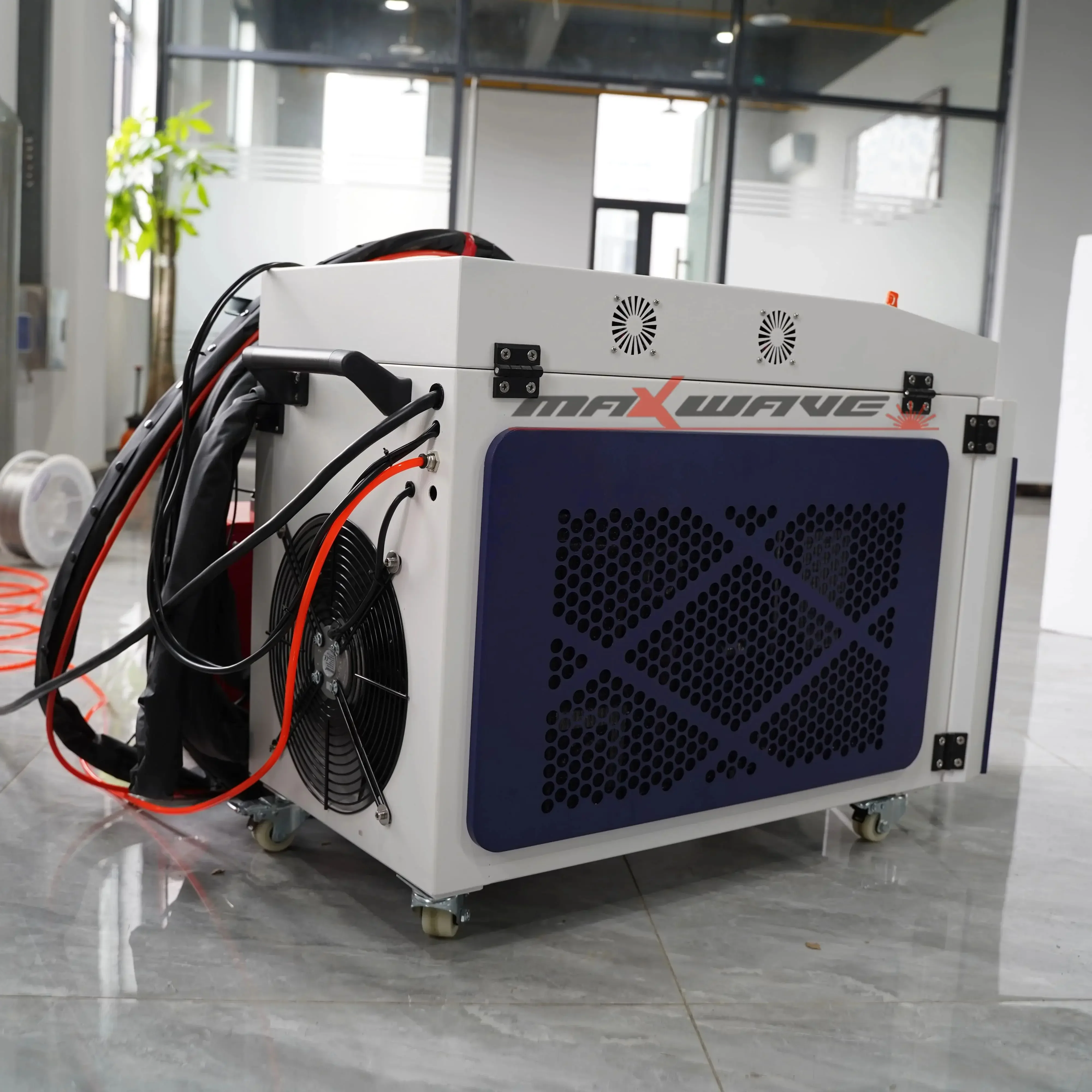 1000w Handheld Laser Cleaning Machine 2000w JPT MAX 3000w Machine with Clean&Weld&Cut Three Function 
1000w Handheld Laser Cleaning Machine 2000w JPT MAX 3000w Machine with Clean&Weld&Cut Three Function