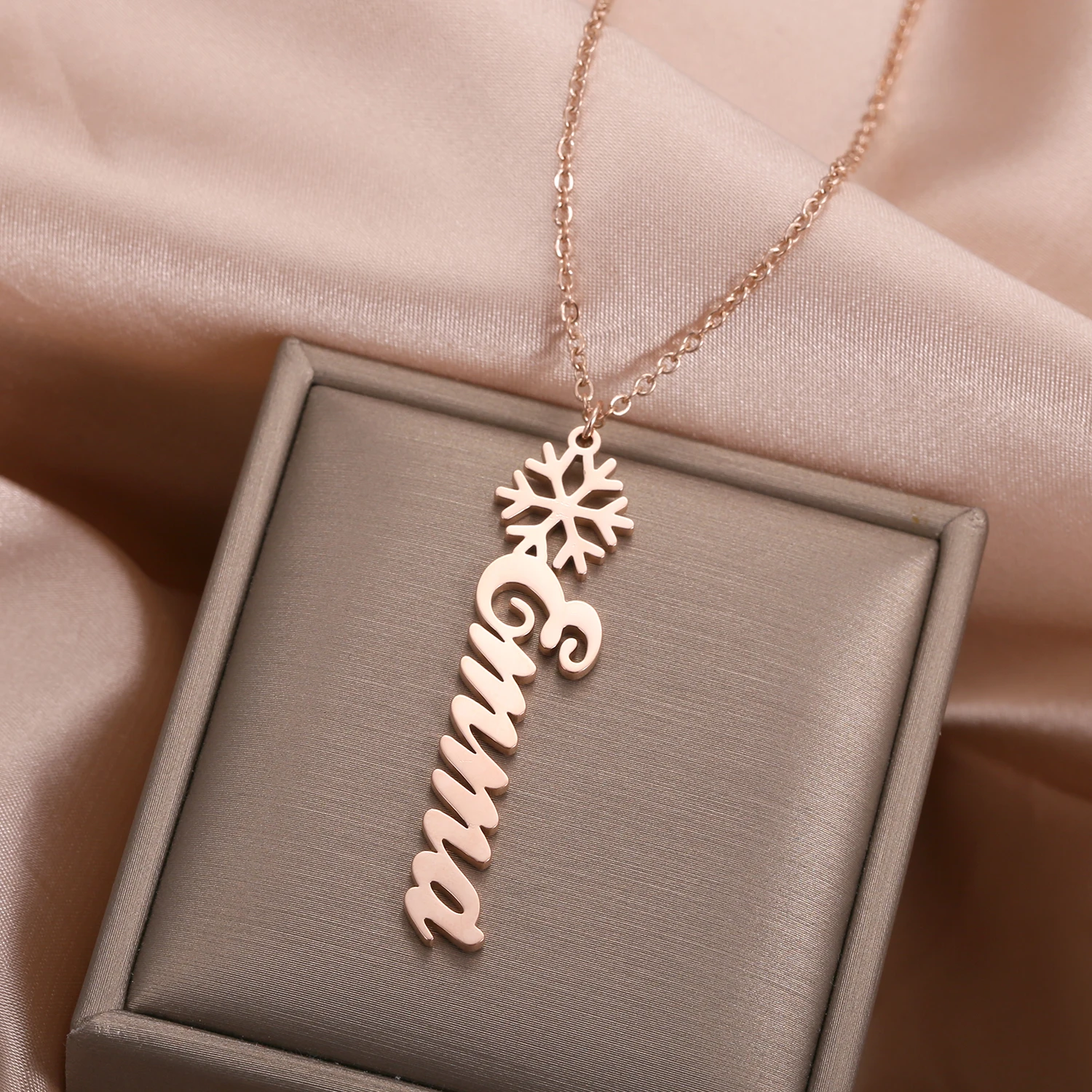 Qitian Custom Name Necklace Personalized Snowflake Name Vertical Pendant Stainless Steel Jewelry Women Necklace Christmas Gift
Qitian Custom Name Necklace Personalized Snowflake Name Vertical Pendant Stainless Steel Jewelry Women Necklace Christmas Gift