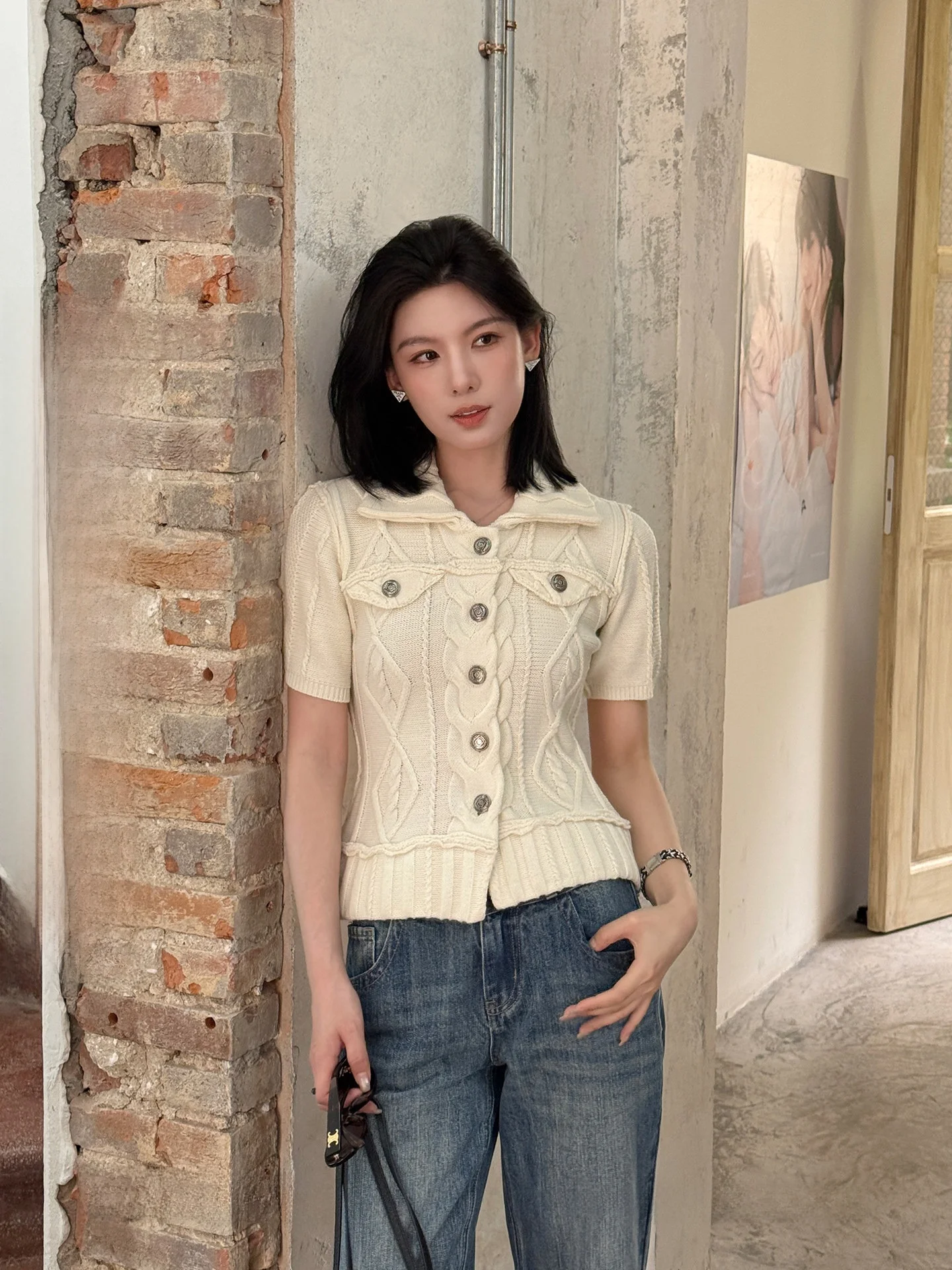 Slimming Knitted Short Sleeve Top with Pleated Hem in for Women Spring Collection Casual Wear Comfortable Fit
Slimming Knitted Short Sleeve Top with Pleated Hem in for Women Spring Collection Casual Wear Comfortable Fit