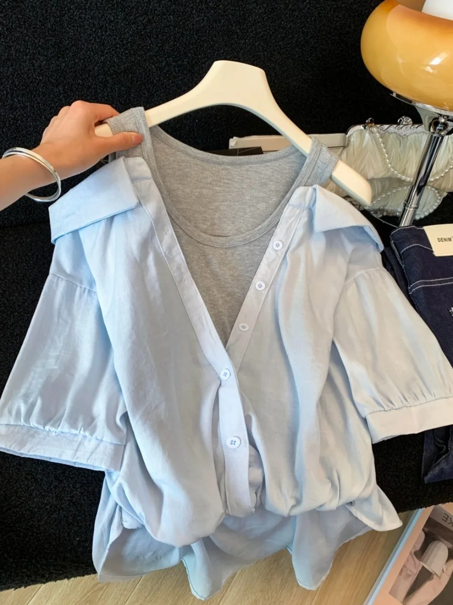 Женская летняя новинка: свободный топ без рукавов с открытыми плечами в корейском стиле, имитация двухслойности, на бретельках, для многослойных образов
Женская летняя новинка: свободный топ без рукавов с открытыми плечами в корейском стиле, имитация двухслойности, на бретельках, для многослойных образов