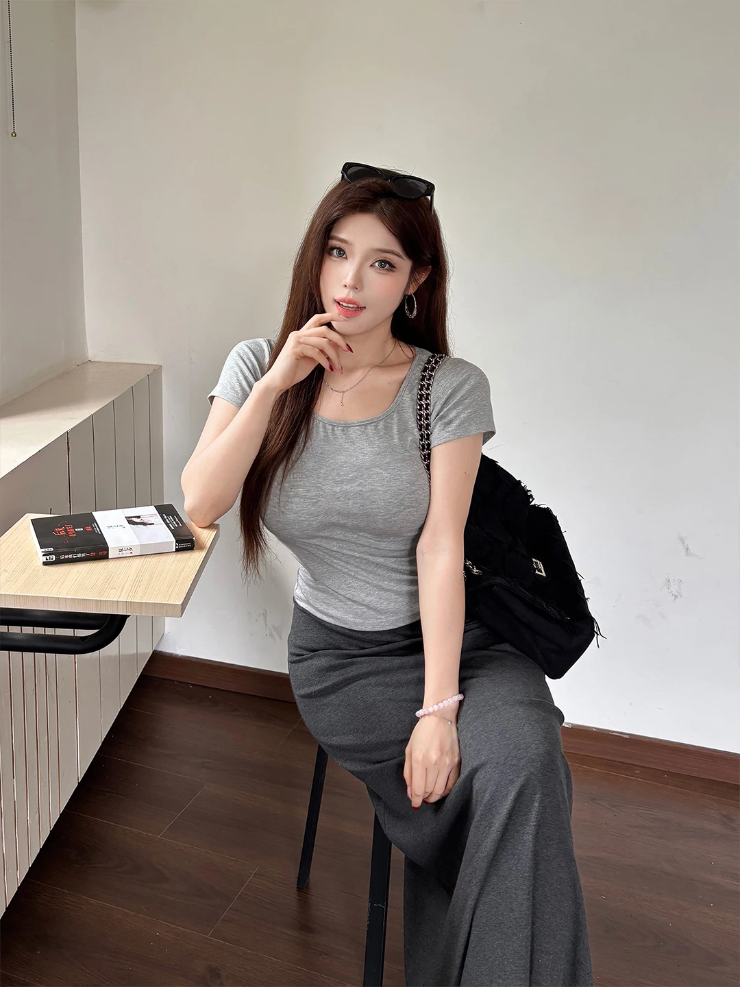 Комплект из облегающего топа и юбки Babes Grey с высокой талией, утягивающий фигуру, для прогулок, больших размеров, женская мода, весенне-летний наряд
Комплект из облегающего топа и юбки Babes Grey с высокой талией, утягивающий фигуру, для прогулок, больших размеров, женская мода, весенне-летний наряд