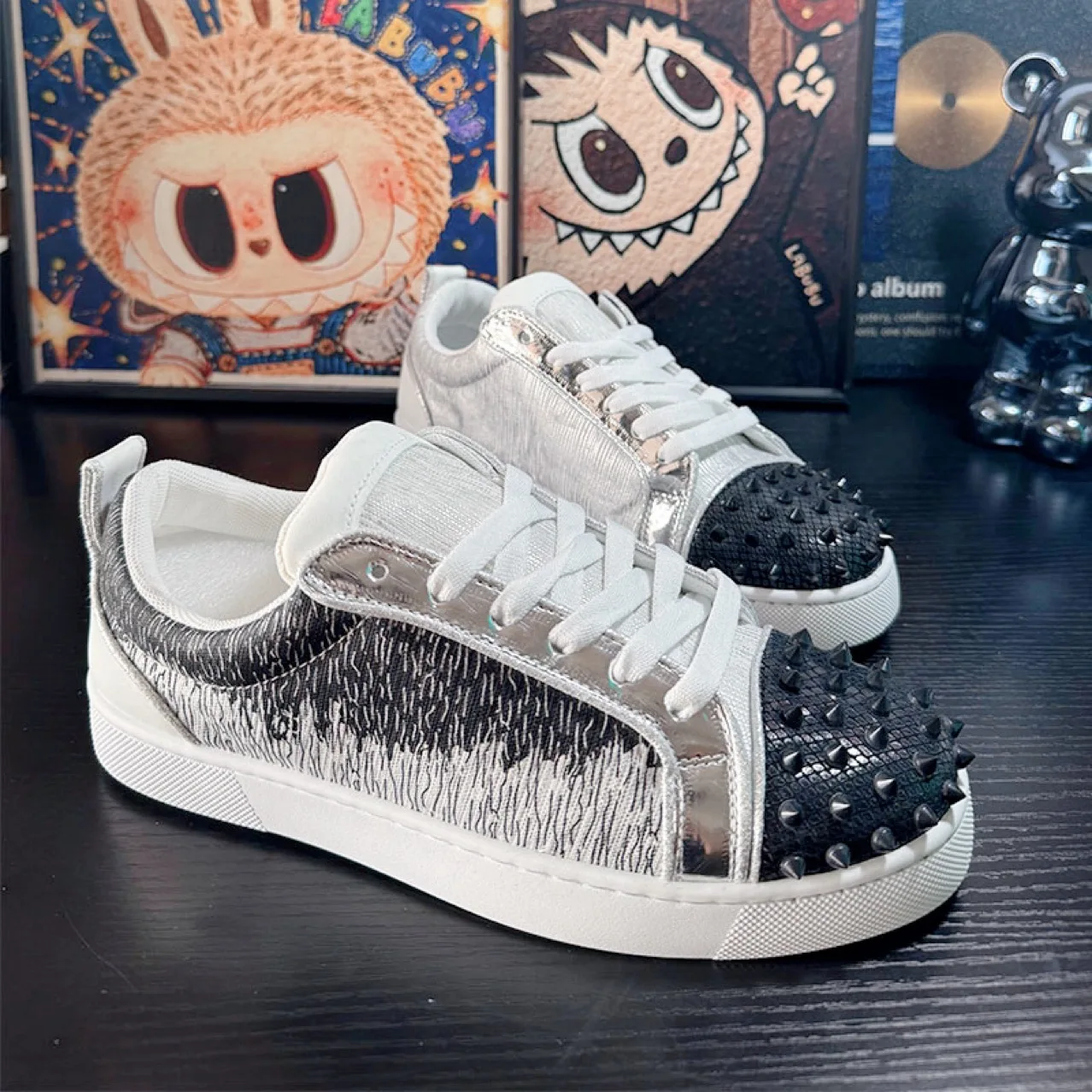 Men's sequins low-top spirit guy trend shoes versatile men's casual board shoes
Men's sequins low-top spirit guy trend shoes versatile men's casual board shoes