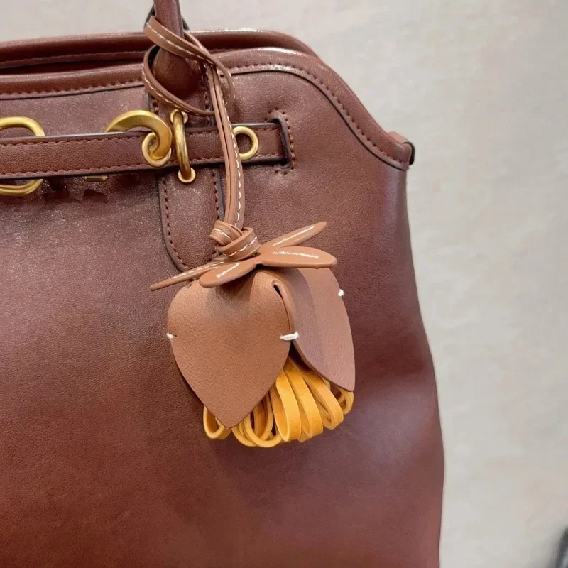 Leather Bag Charm Flower Ball Pendant Luxury Fashion High-grade Lychee Flower Car Pendant Decoration Bag Accessories
Leather Bag Charm Flower Ball Pendant Luxury Fashion High-grade Lychee Flower Car Pendant Decoration Bag Accessories