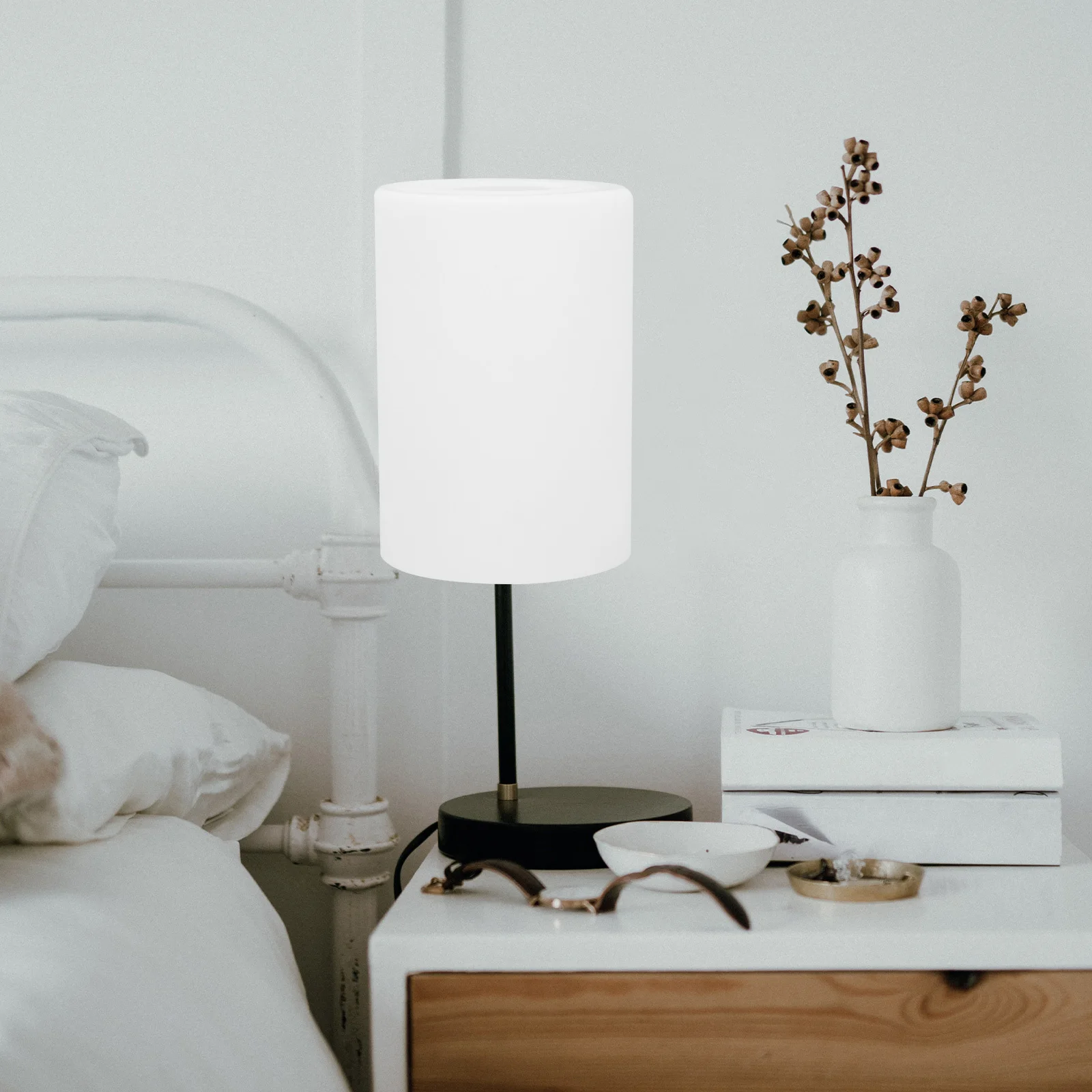 Стеклянный абажур-цилиндр, высококачественный, с тонкой отделкой, аксессуар для настольной лампы, декоративный чехол для лампы, для использования в спальне
Стеклянный абажур-цилиндр, высококачественный, с тонкой отделкой, аксессуар для настольной лампы, декоративный чехол для лампы, для использования в спальне