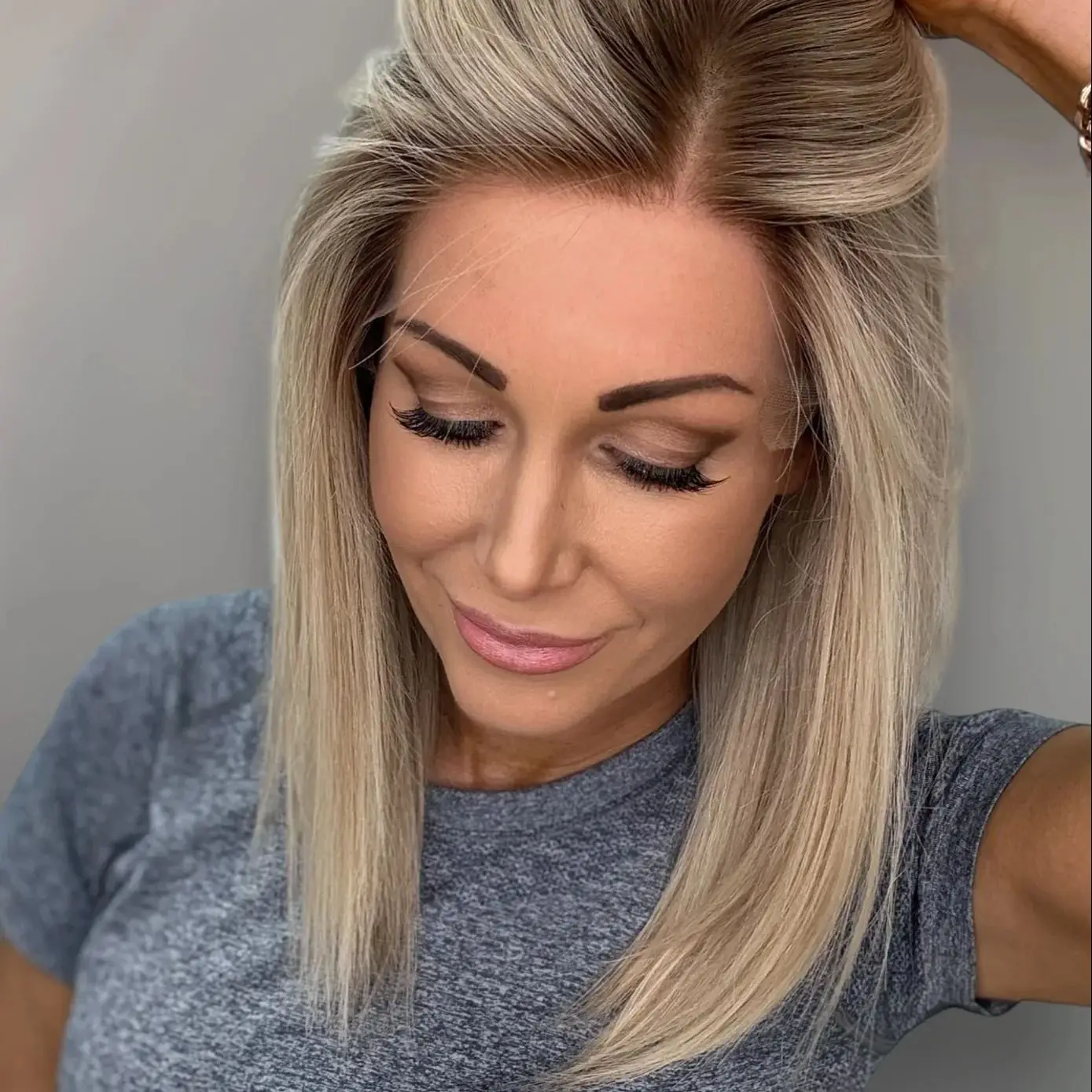 180% пепельно-русый синтетический парик спереди высокой плотности, мягкий натуральный прямой парик, легко носить, предварительно выщипанная линия волос для женщин
180% пепельно-русый синтетический парик спереди высокой плотности, мягкий натуральный прямой парик, легко носить, предварительно выщипанная линия волос для женщин